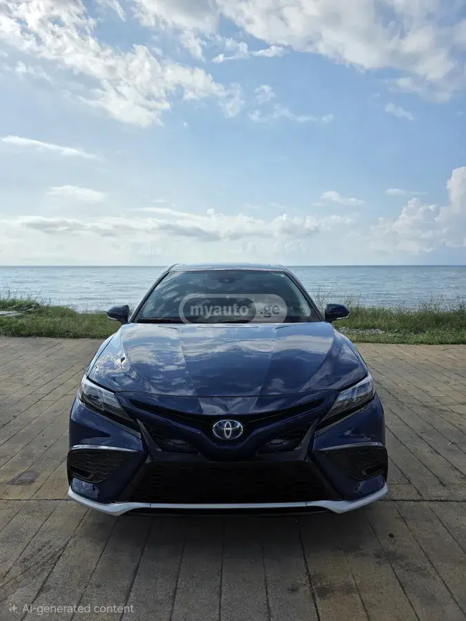 Toyota Camry 2023 — photo 2