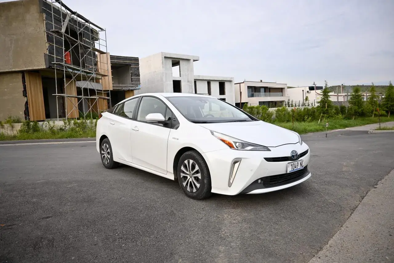 Toyota Prius 2021 — photo 2