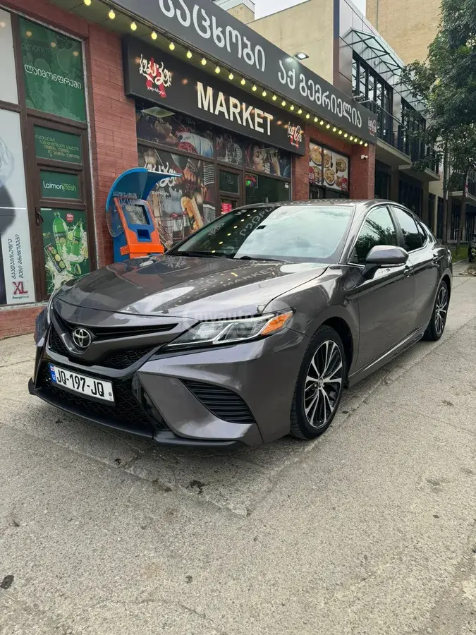 Toyota Camry 2020 — photo 2