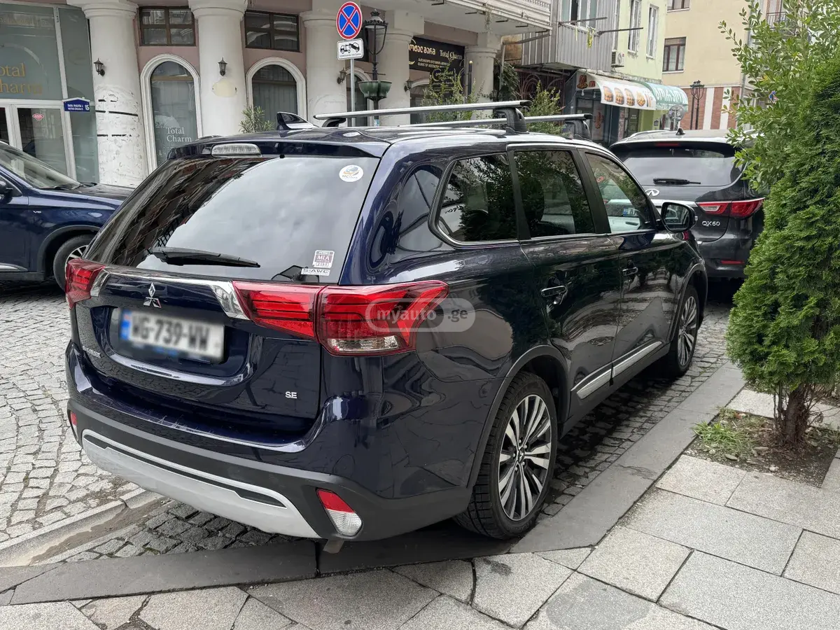 Mitsubishi Outlander 2020 — photo 2