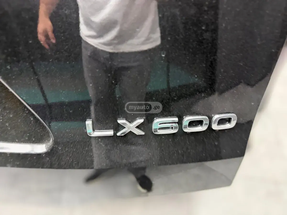 Lexus LX 600 2026 — photo 2