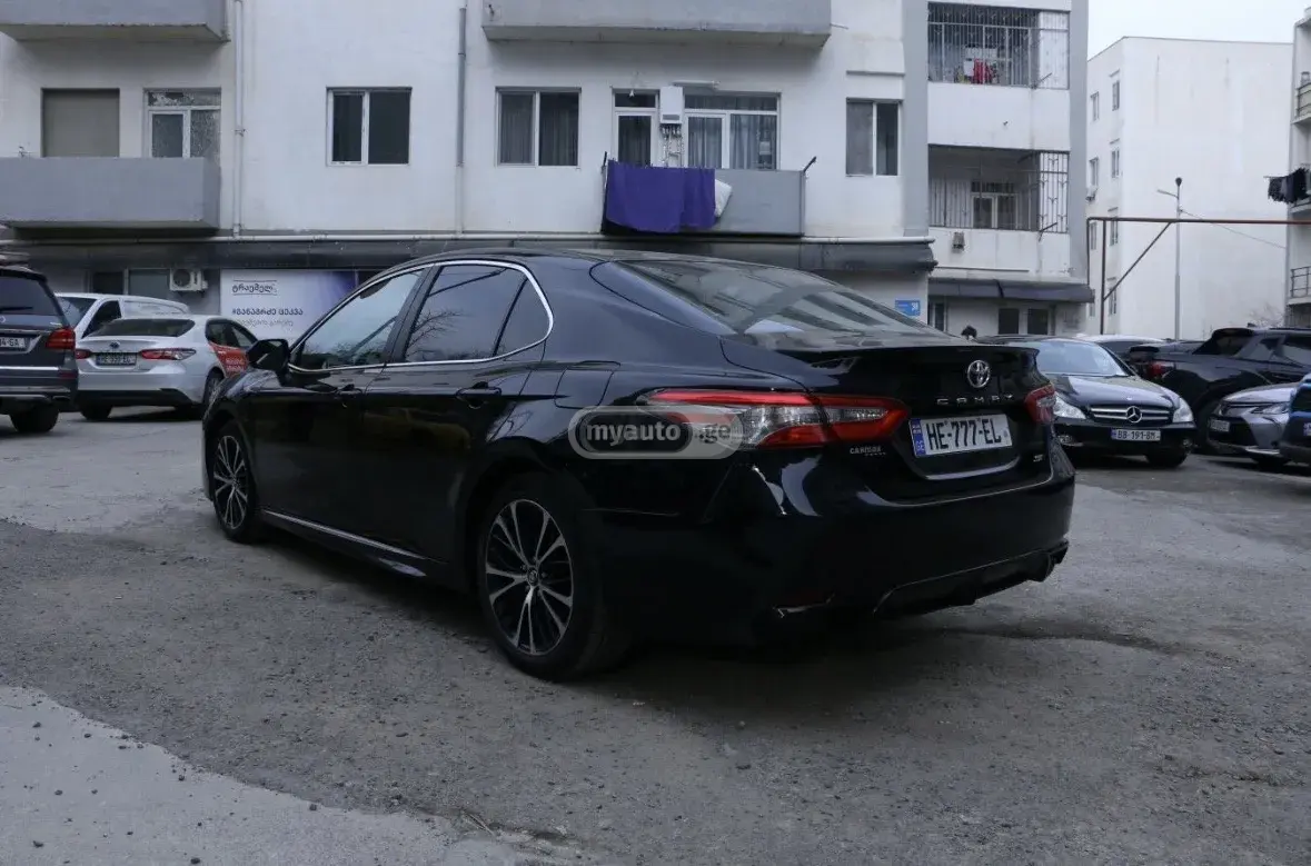 Toyota Camry 2017 — photo 2