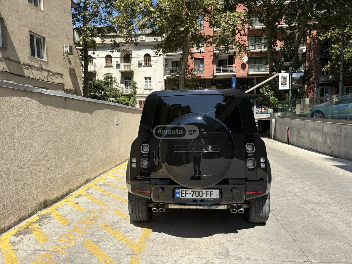 Land Rover Defender 130 2024 — photo 2