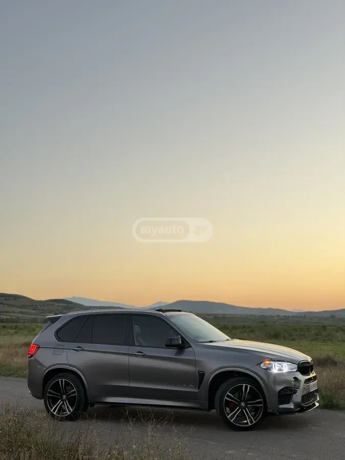 BMW X5 2015 — photo 2