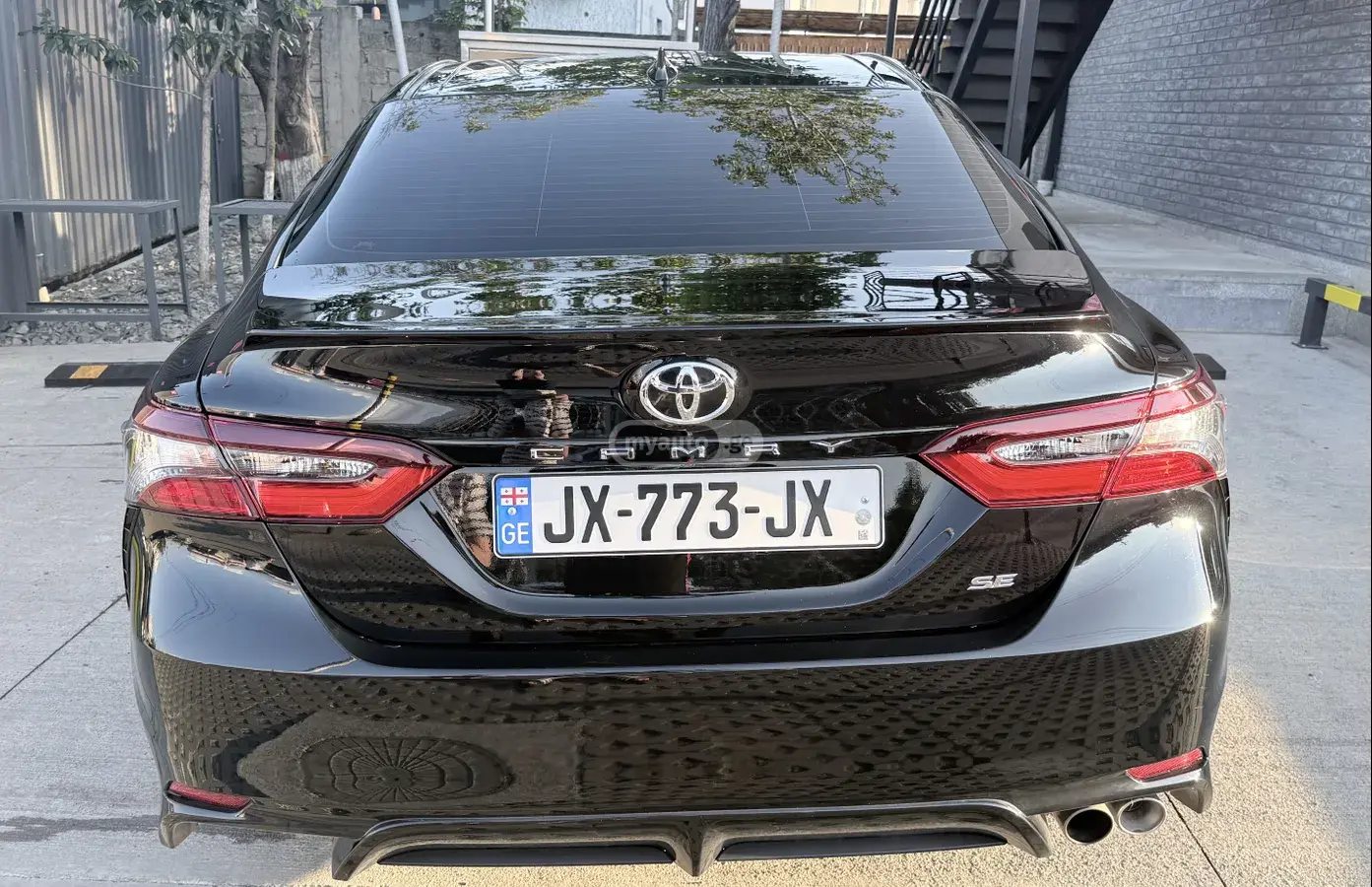 Toyota Camry 2023 — photo 2