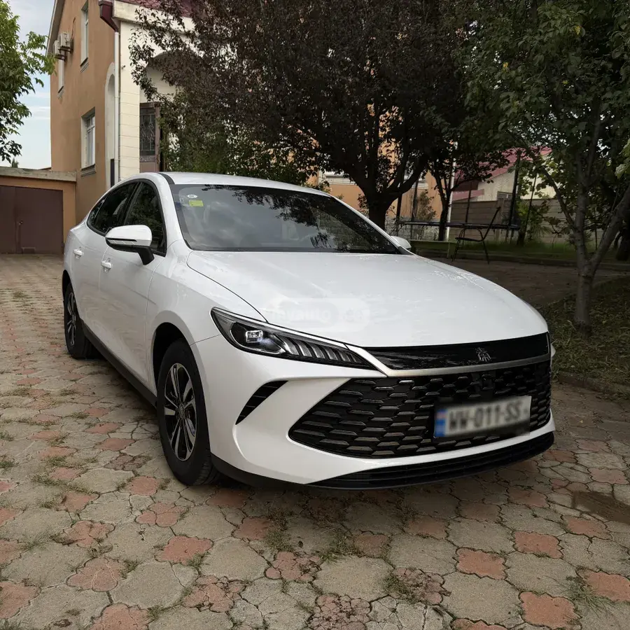 Toyota Prius 2017 — photo 2
