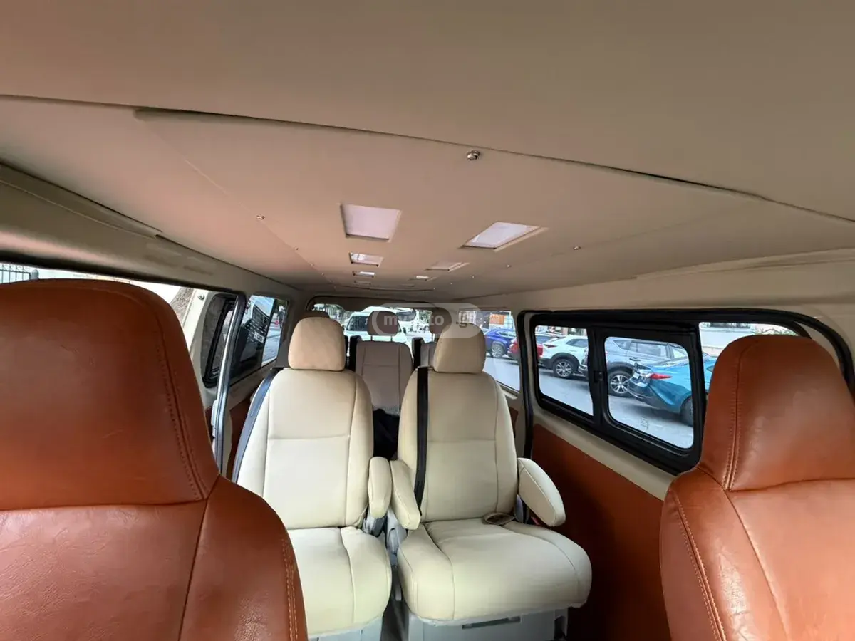 Toyota Grand Hiace 2014 — photo 2