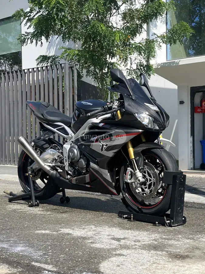Triumph Daytona 750 2020 — photo 2