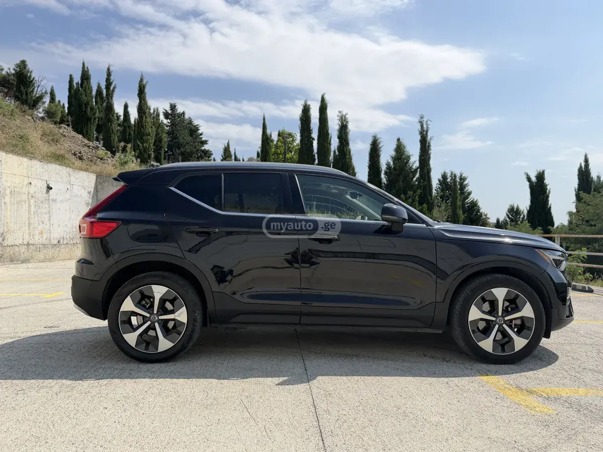 Volvo XC40 2024 — photo 2