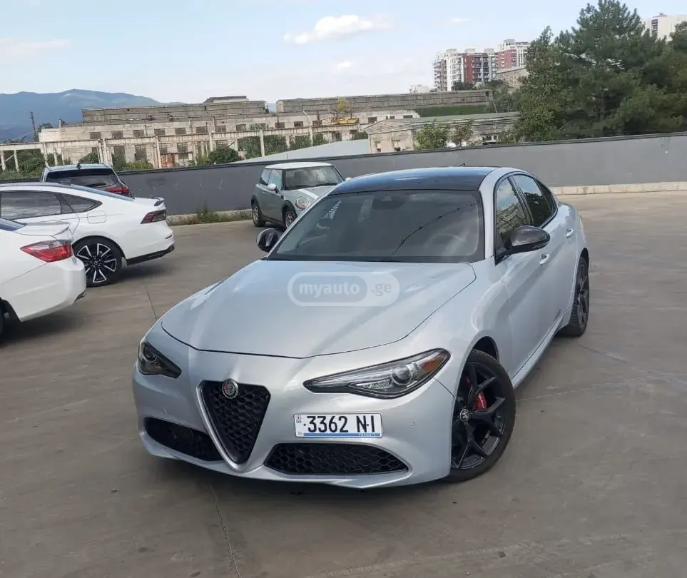 Alfa Romeo Giulia 2020 — photo 2