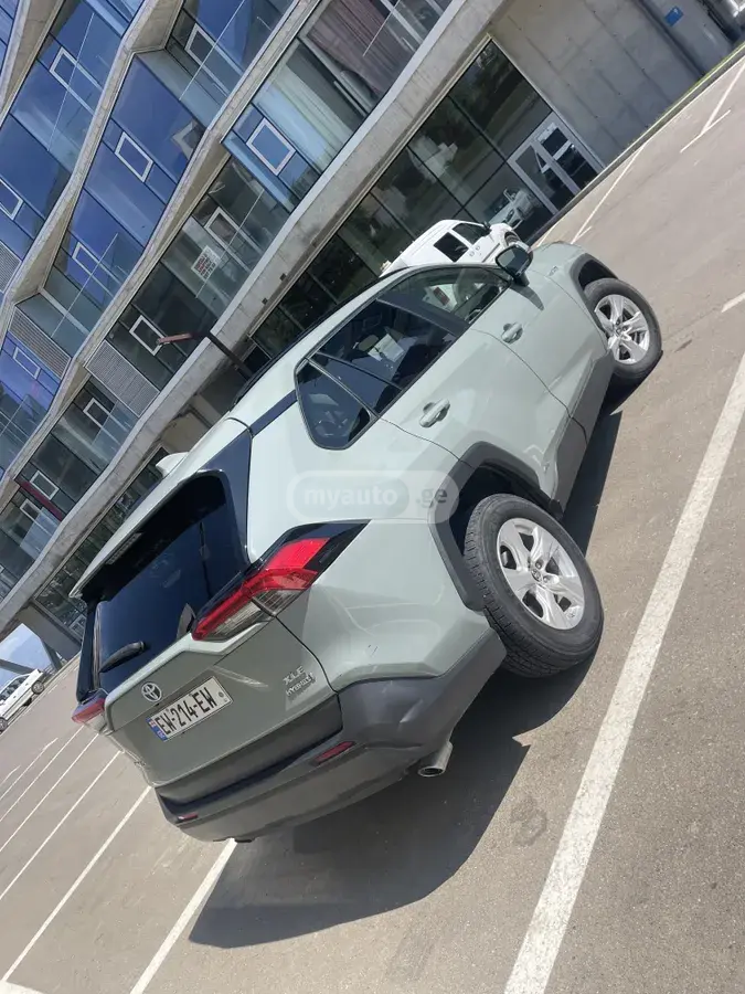 Toyota RAV4 2019 — photo 2