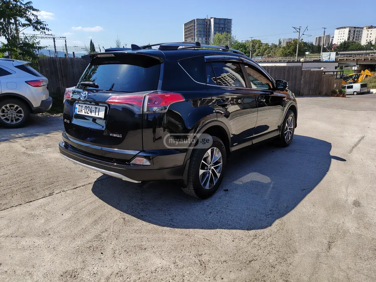 Toyota RAV4 2017 — photo 2