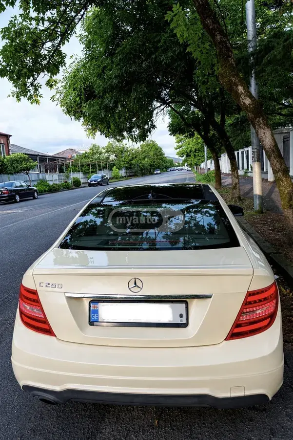 Mercedes-Benz C 250 2014 — photo 2