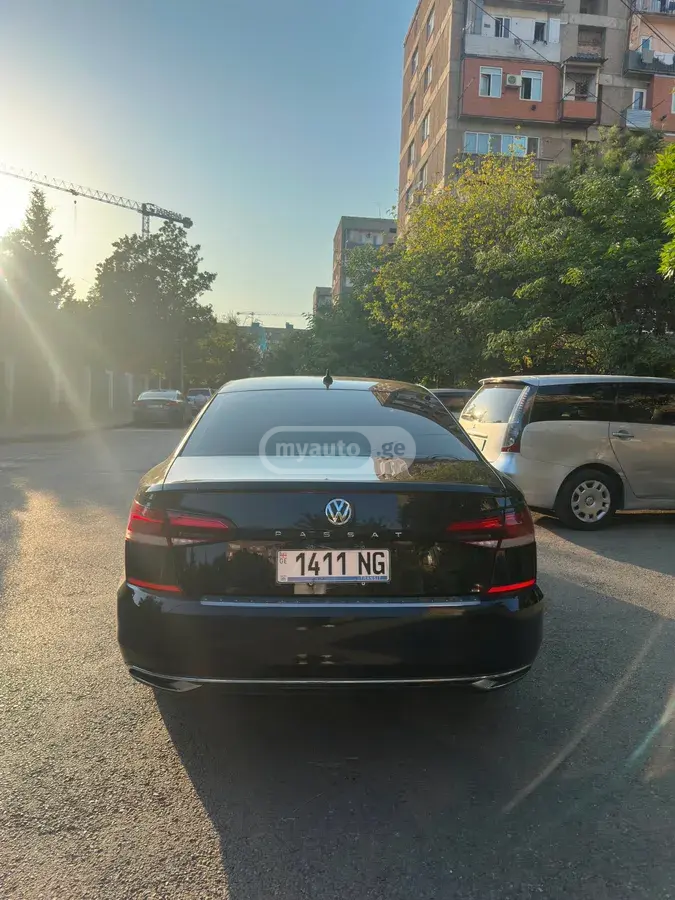 Volkswagen Passat 2021 — photo 2