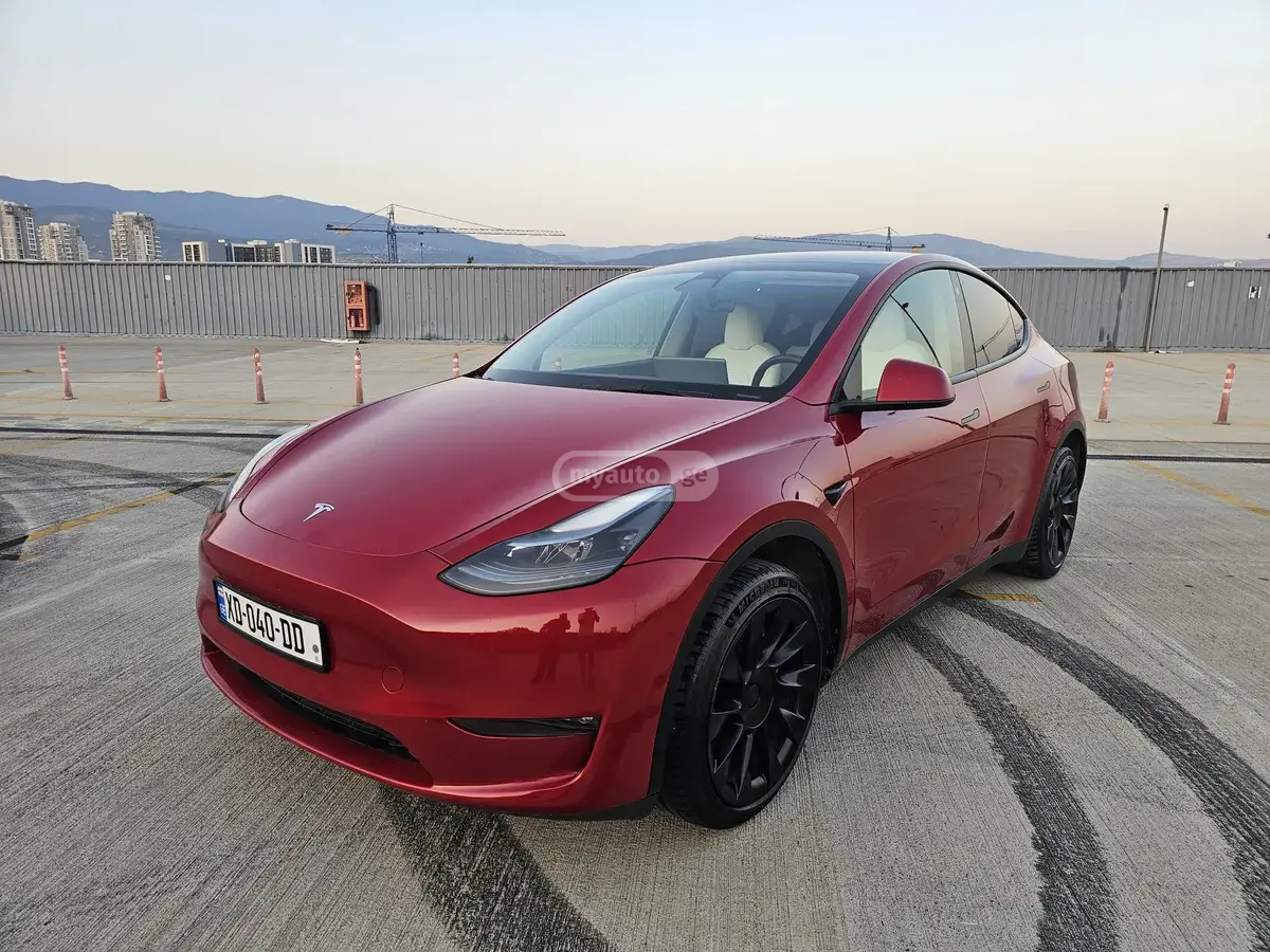Tesla Model Y 2023 — photo 2