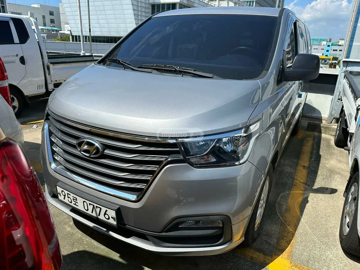Hyundai Starex