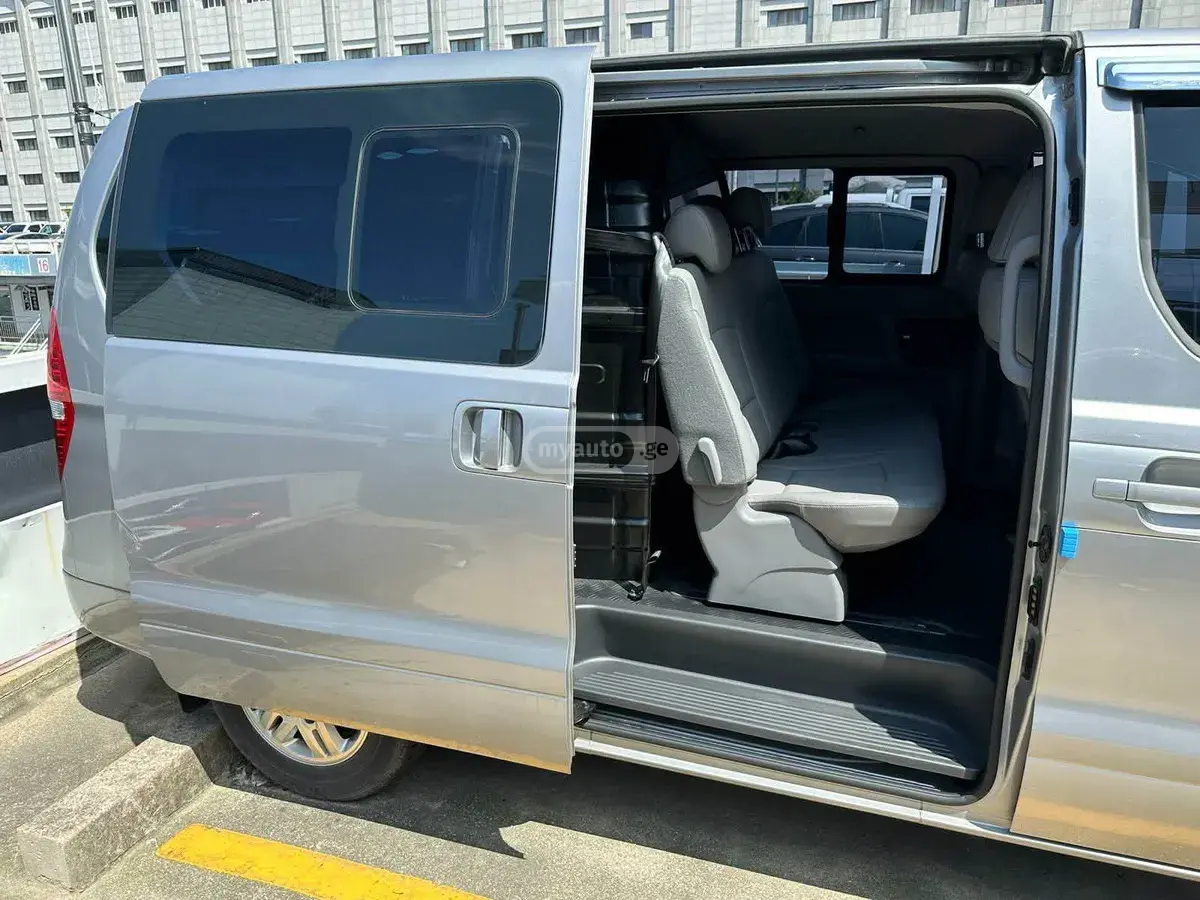Hyundai Starex 2019 — photo 2