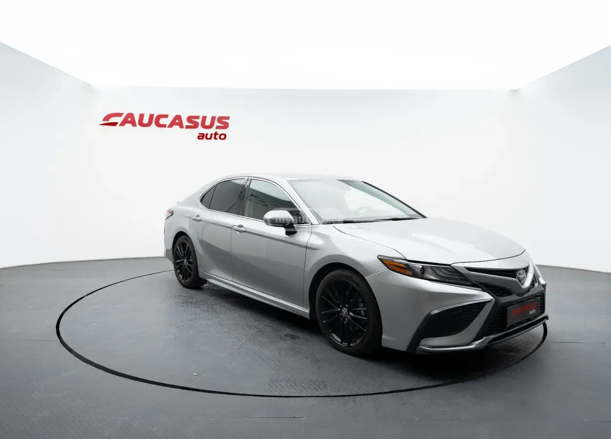 Toyota Camry 2021 — photo 2