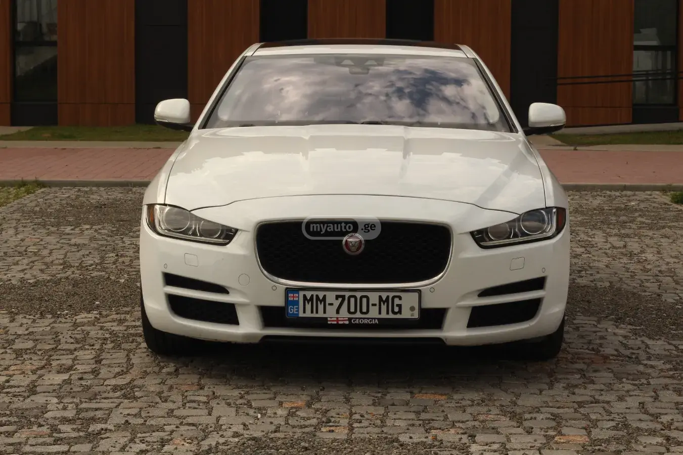 Jaguar XE 2017 — photo 2
