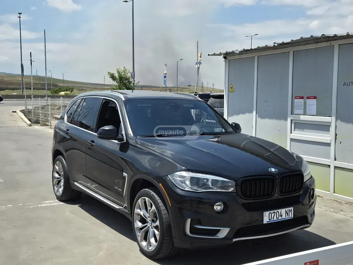 BMW X5 2016 — photo 2