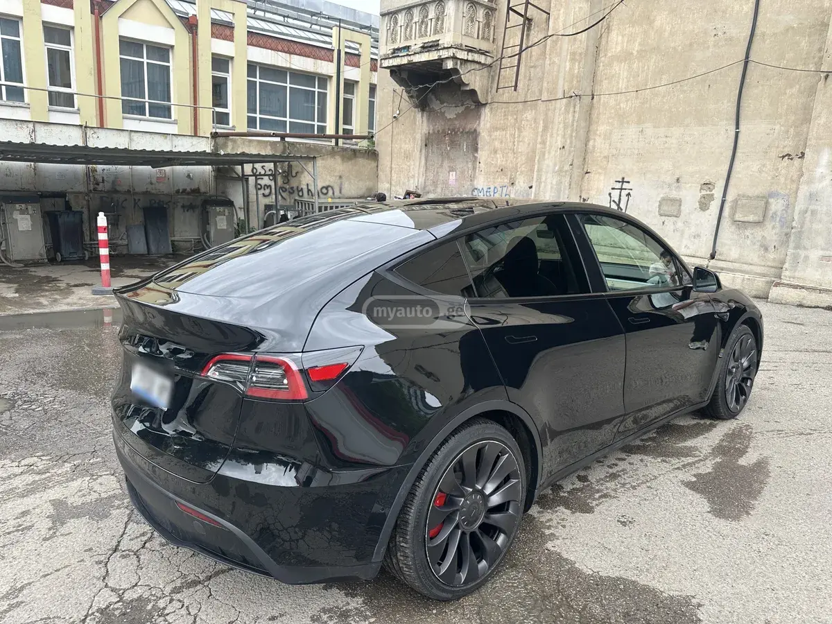 Tesla Model Y 2022 — photo 2