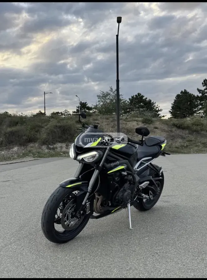Triumph Street Triple 2020 — photo 2