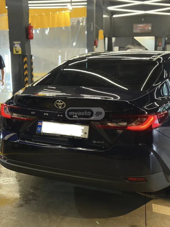 Toyota Camry 2024 — photo 2