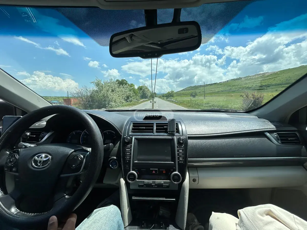 Toyota Camry 2013 — photo 2