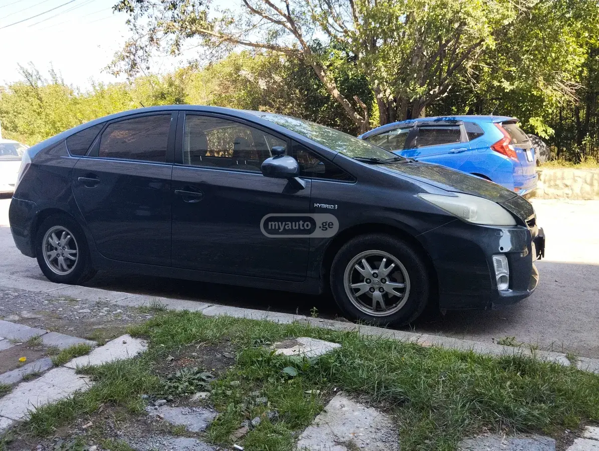 Toyota Prius 2011 — photo 2