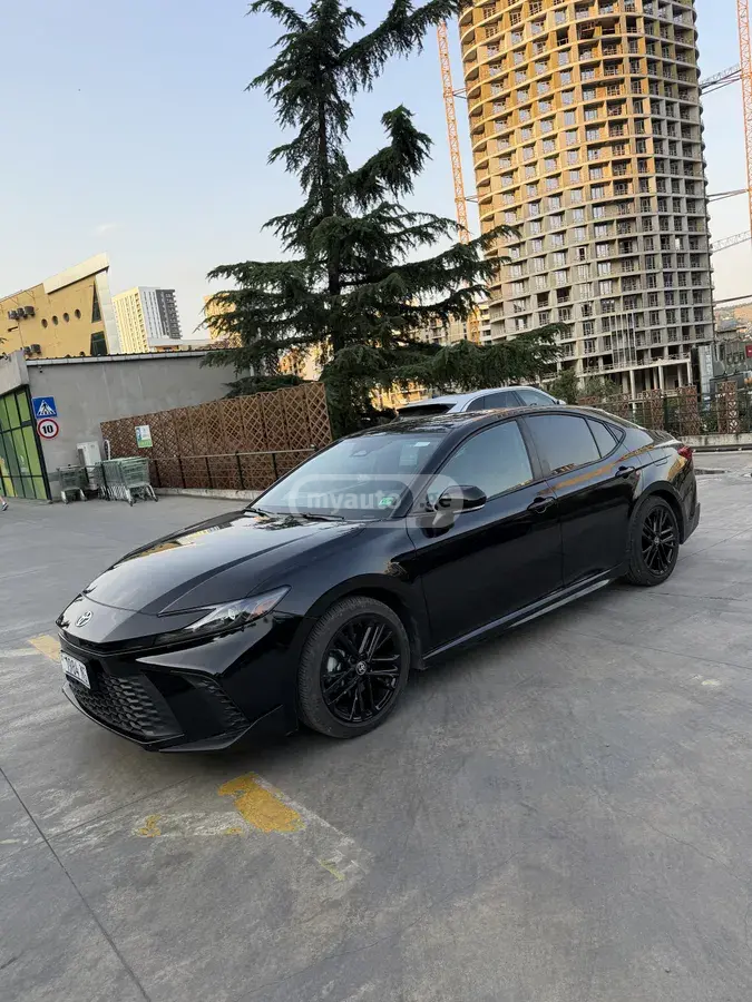 Toyota Camry 2025 — photo 2