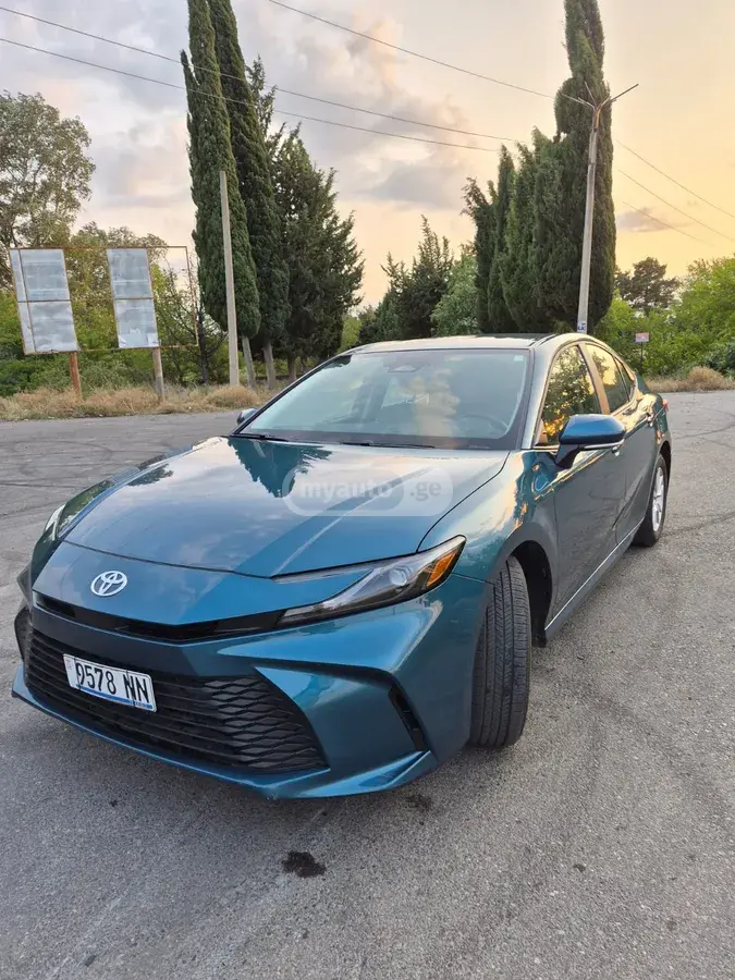 Toyota Camry 2025 — photo 2
