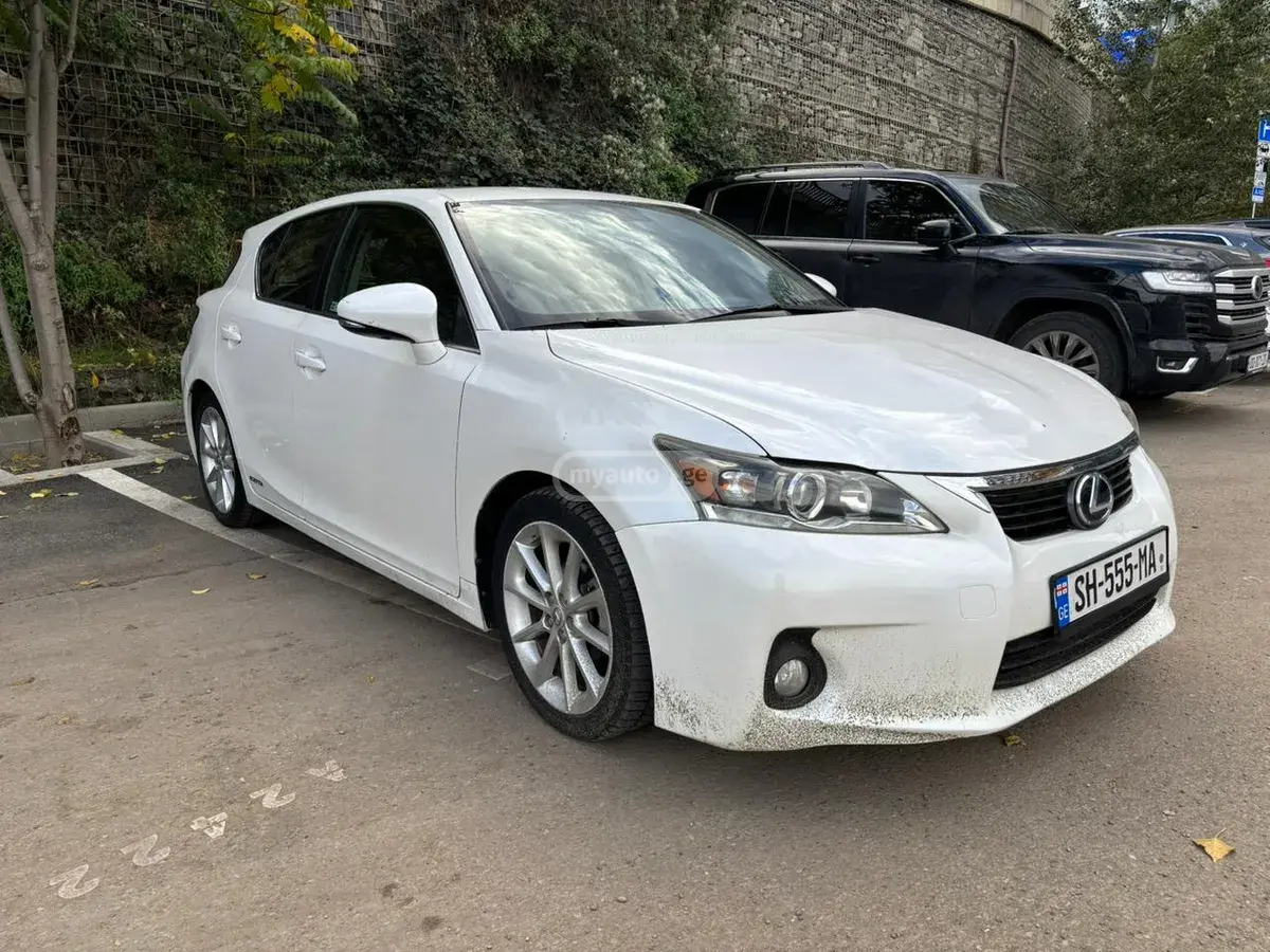 Lexus CT 200 h 2012 — photo 2