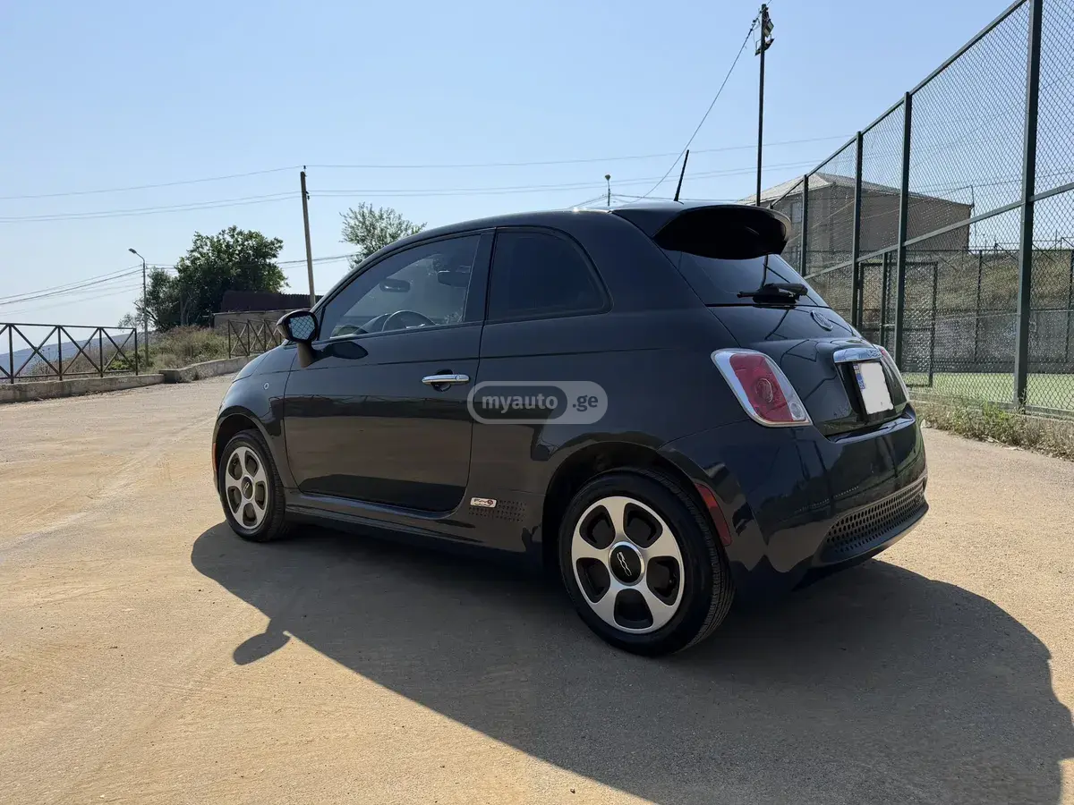 Fiat 500e 2017 — photo 2