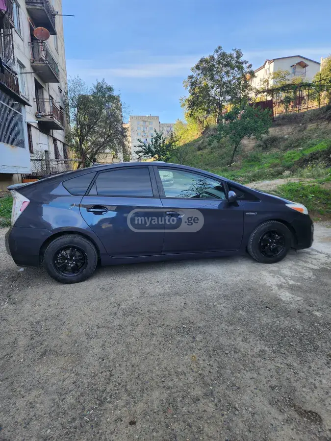 Toyota Prius 2014 — photo 2
