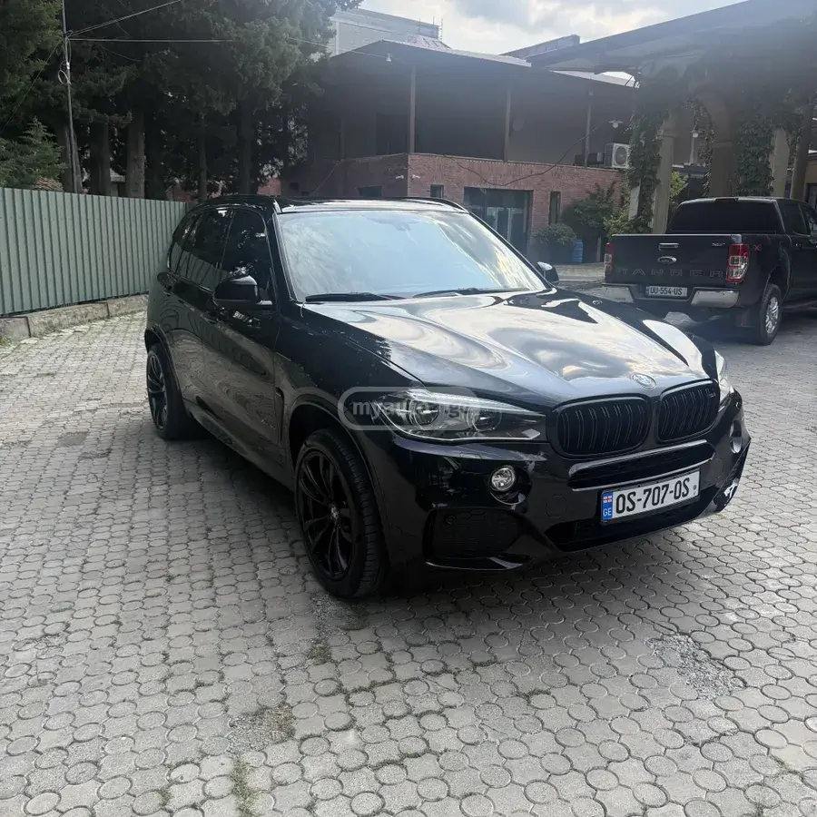 BMW X5 2018 — photo 2