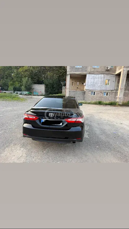 Toyota Camry 2020 — photo 2