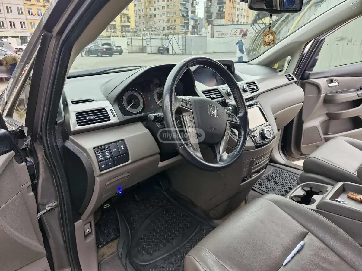 Honda Odyssey 2016 — photo 2