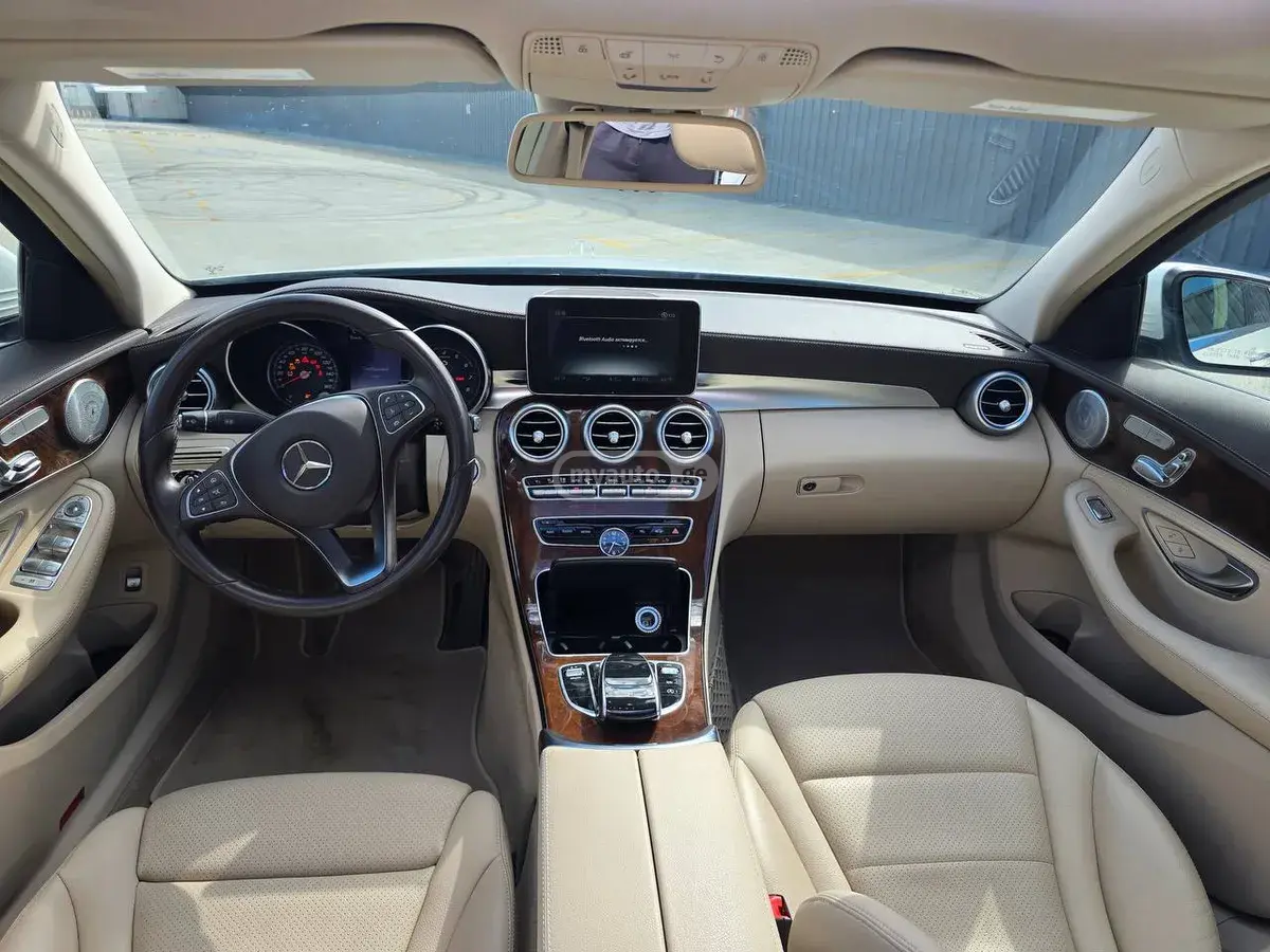 Mercedes-Benz C 300 2015 — photo 2