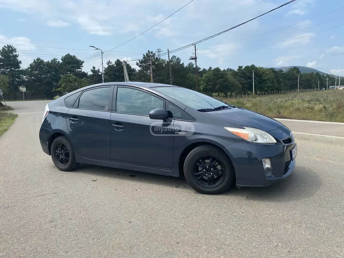 Toyota Prius 2010 — photo 2