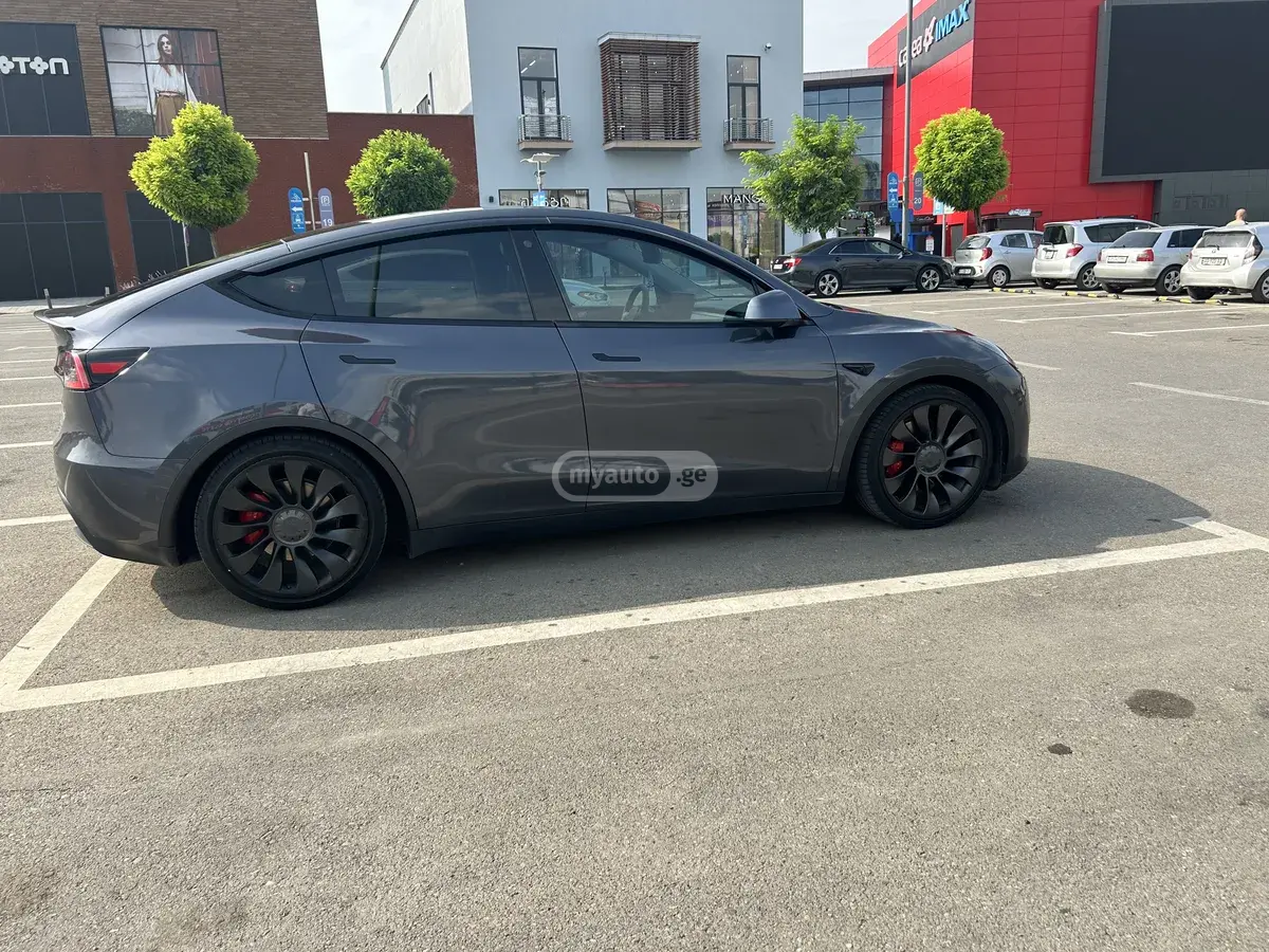 Tesla Model Y 2021 — photo 2