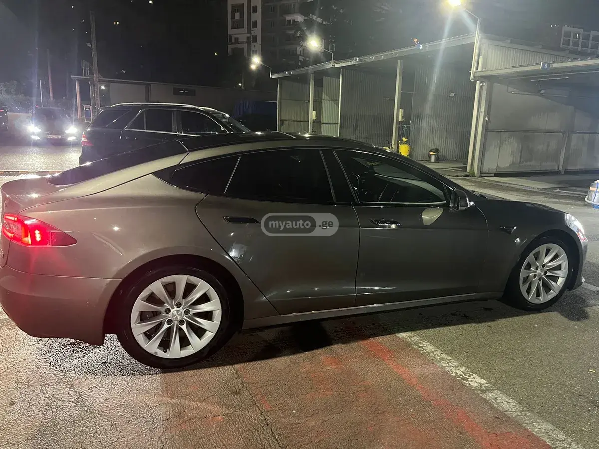 Tesla Model S 2017 — photo 2