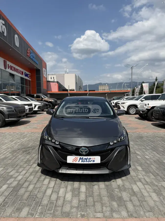 Toyota Prius 2022 — photo 2