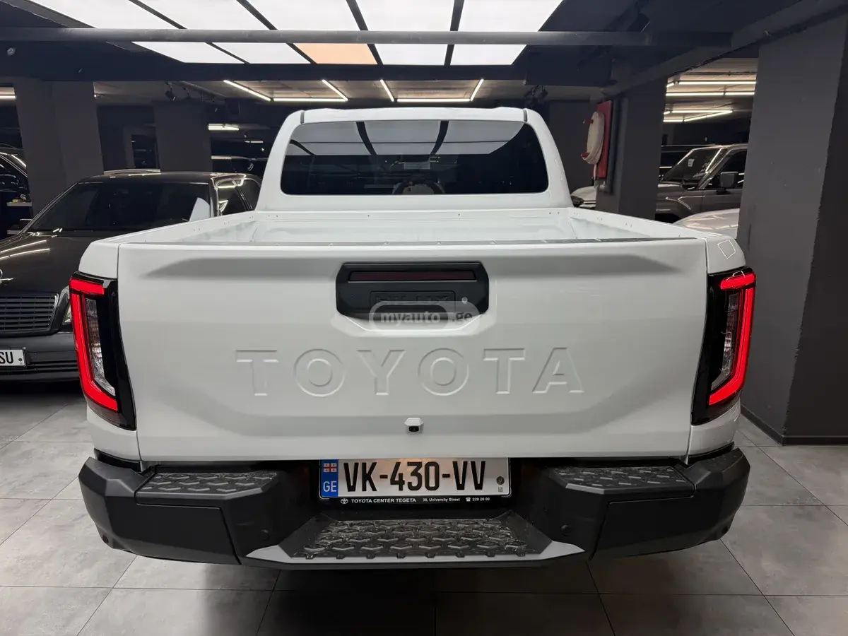 Toyota Hilux 2026 — photo 2