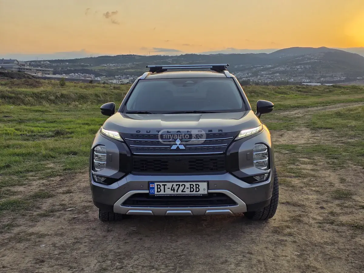 Mitsubishi Outlander 2023 — photo 2
