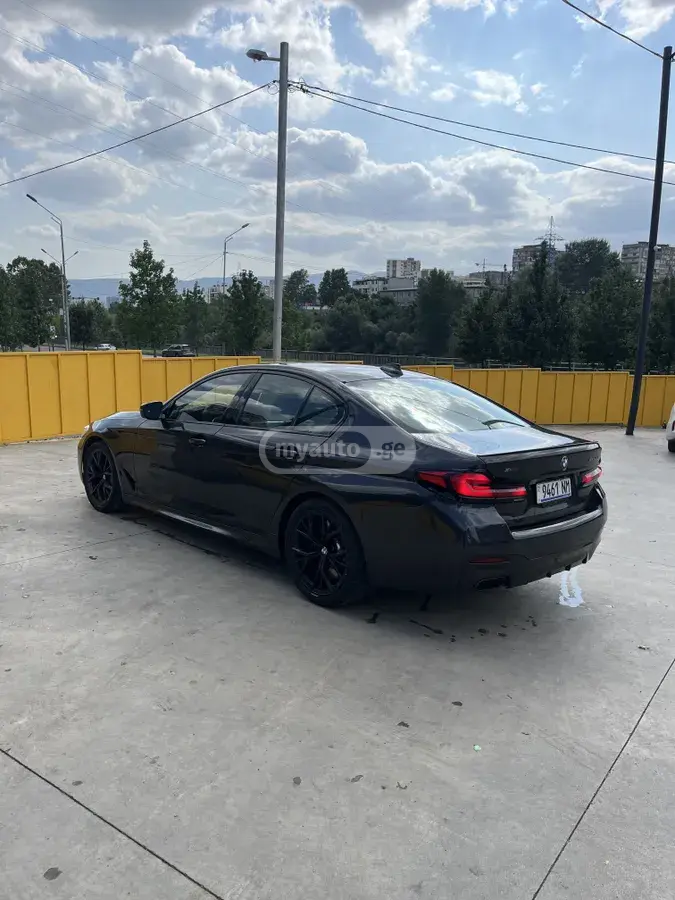 BMW M550 2022 — photo 2