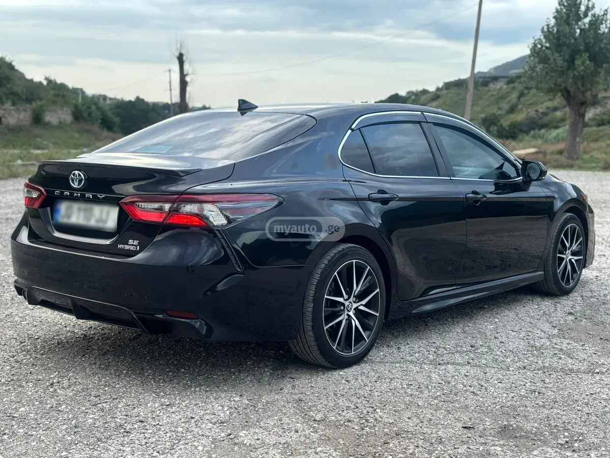 Toyota Camry 2022 — photo 2
