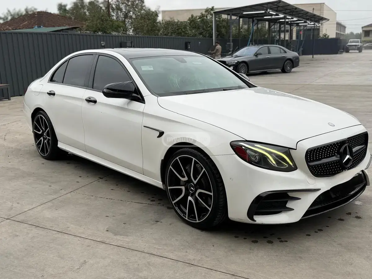 Mercedes-Benz E 300 2016 — photo 2