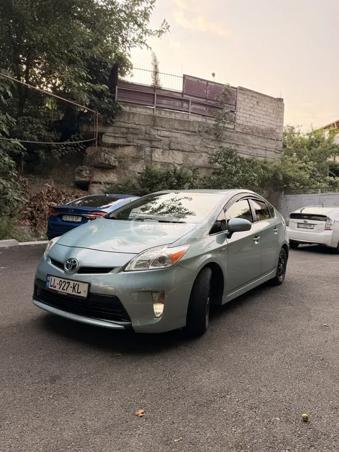 Toyota Prius 2015 — photo 2