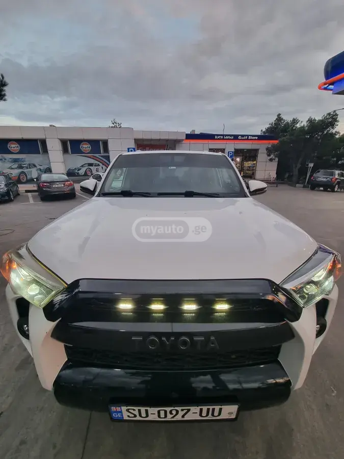 Toyota 4Runner 2013 — photo 2