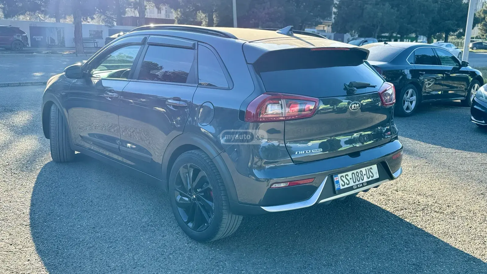 Kia Niro 2018 — photo 2